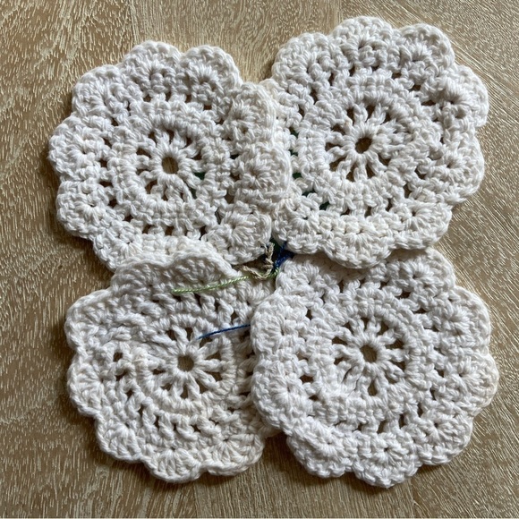 NWT Handmade Set of Four Crochet White Floral Coasters Eclectic Knit Boho Home - Picture 1 of 4